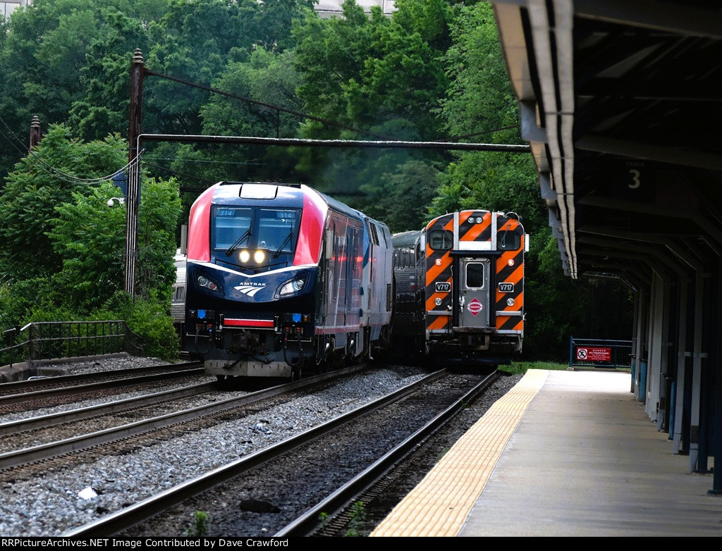 Amtrak Floridian meets VRE